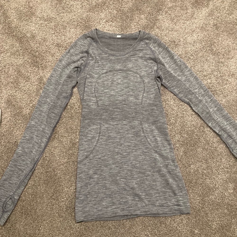 Lululemon grey long sleeve size medium
